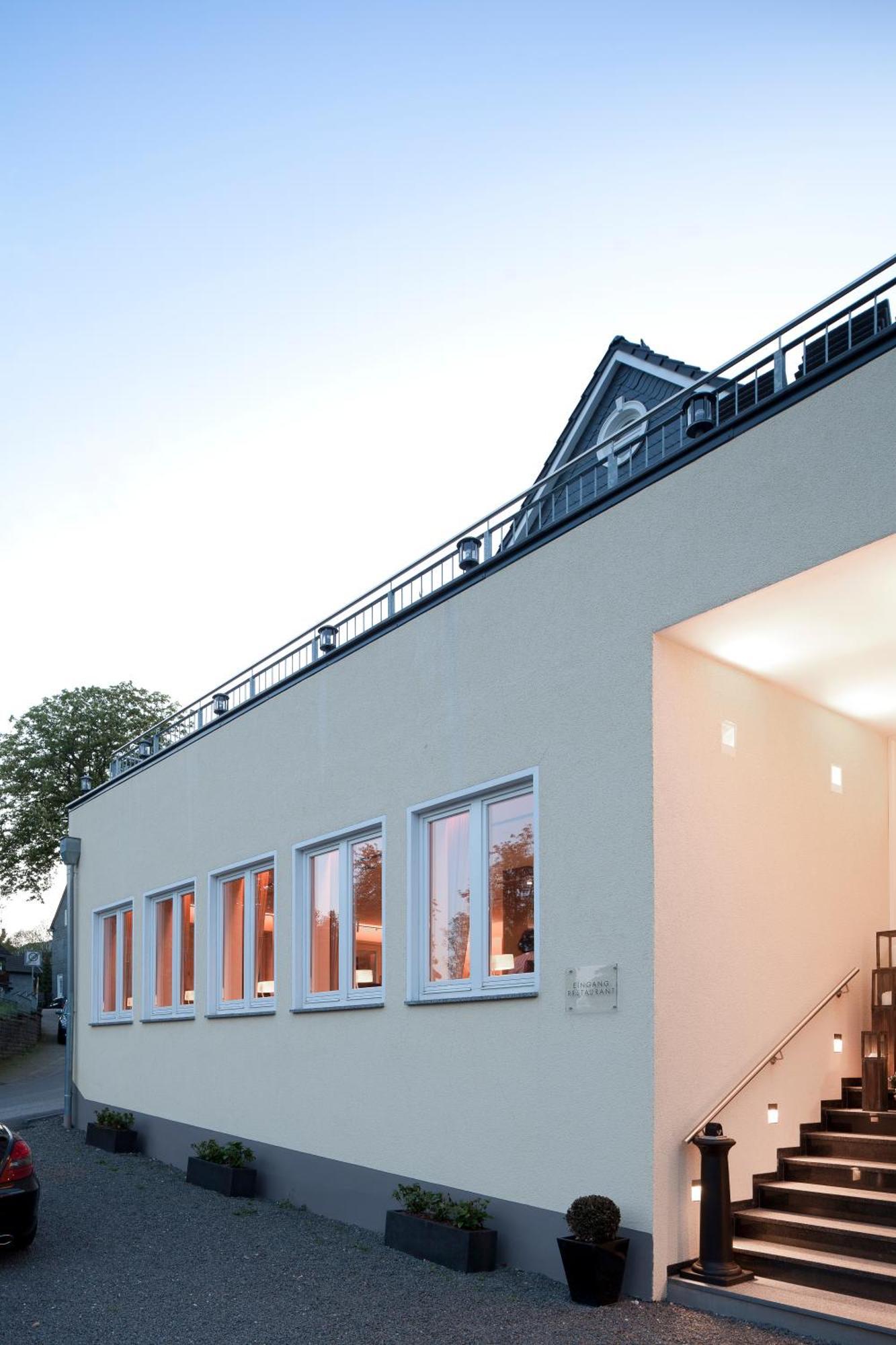 Zu Den Drei Linden Hotel Wermelskirchen Exterior photo